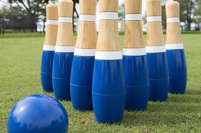 Family beautiful bowling game pins (1)