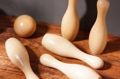 Natural birch bowling pin set (1)