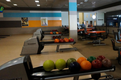 Recreational standard size bowling lane (3)
