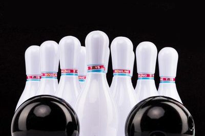 White polished creative bowling pins (1)