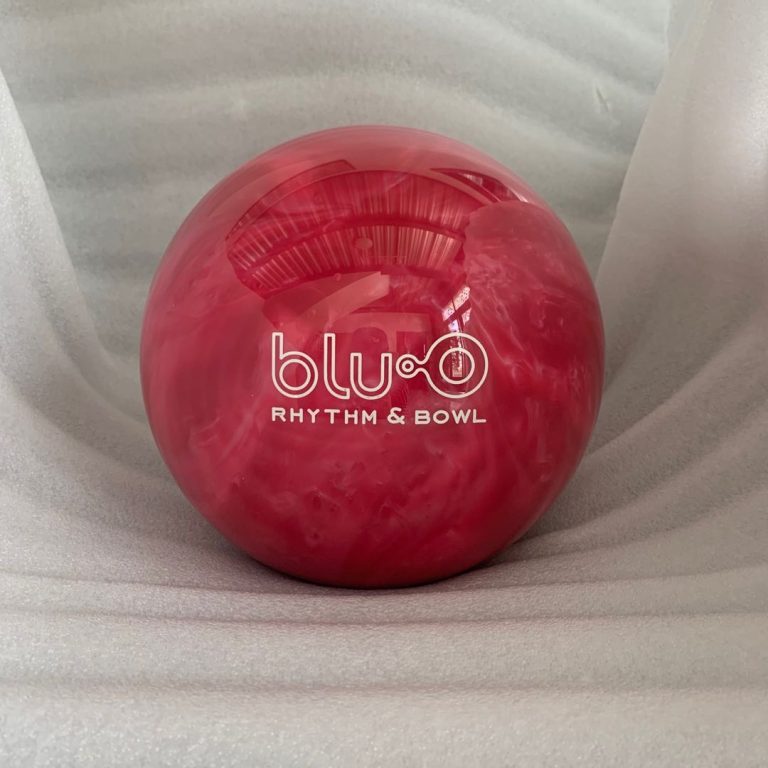 Smooth colored polyurethane bowling ball Bowling Equipment Manufacturers