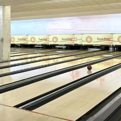 Custom professional indoor sports bowling lanes