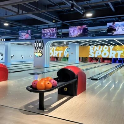 Custom professional indoor sports bowling lanes