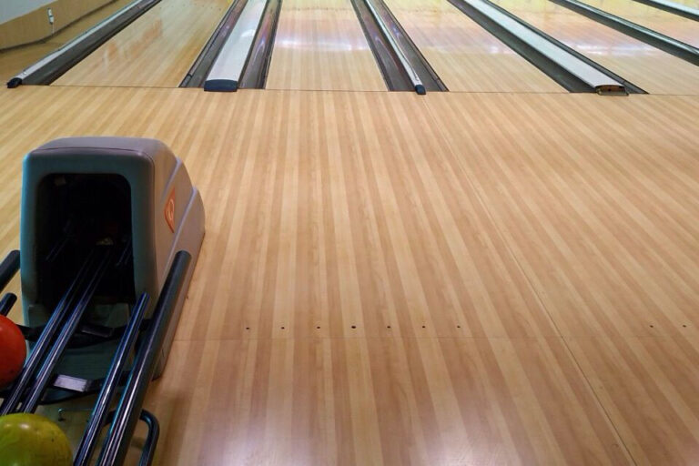 AMF 90XLi Bowling Lanes and Machines Manufacturer (1) Professional AMF 90XLi bowling lanes