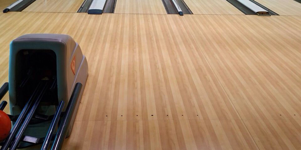 Professional AMF 90XLi bowling lanes